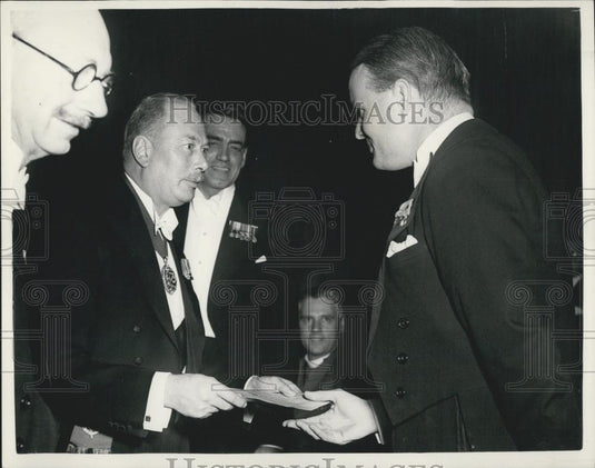 1953 Press Photo Duke Of Gloucester At Vintage Festival Banquet - Historic Images