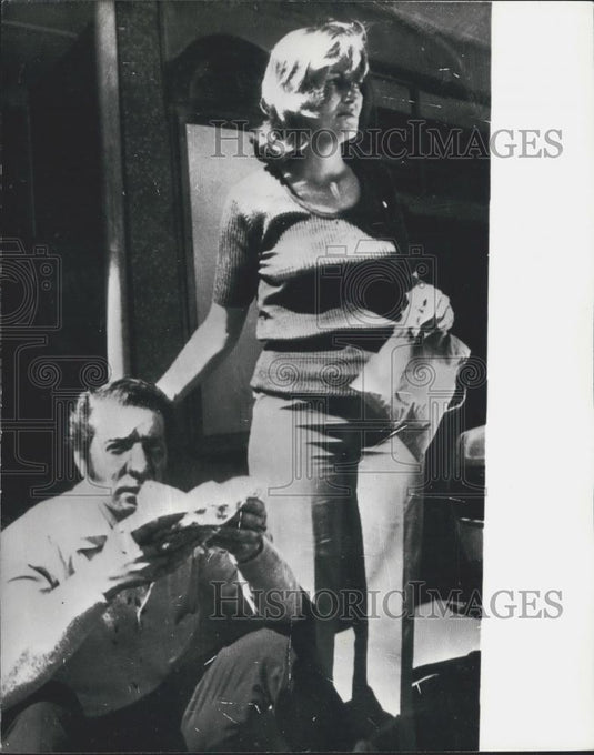 1972 Press Photo 15 People Injured Bomb Blast Shoppers Sydney Australia Victim - Historic Images
