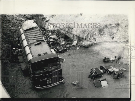 Press Photo Bus Accident, Tuzla - Historic Images