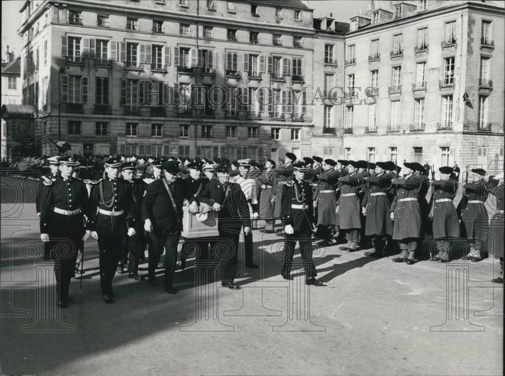 1965 Press Photo Cadets marching around the Casket of the Marshal&#39;s Ashee - Historic Images