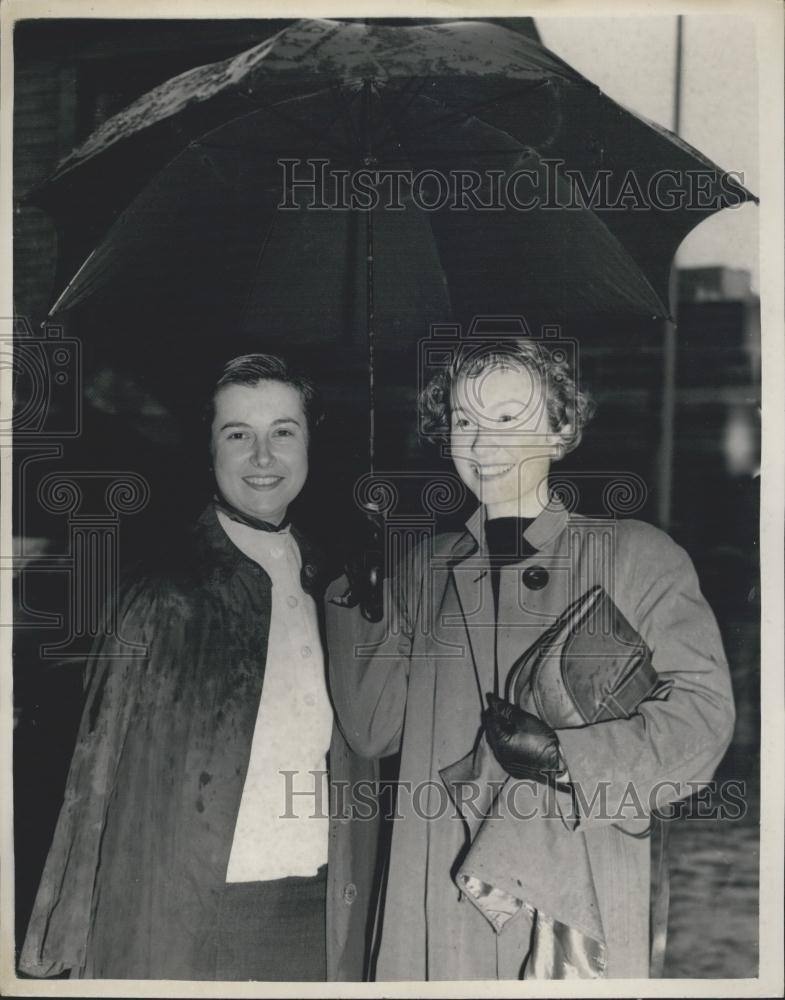 1954 Press Photo French Students At The County Hall - Historic Images