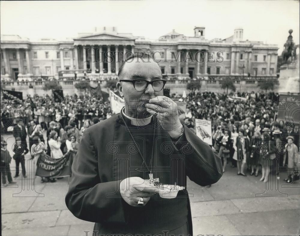 1971 Press Photo Christian Aid demonstration in Trafalgar Square - Historic Images