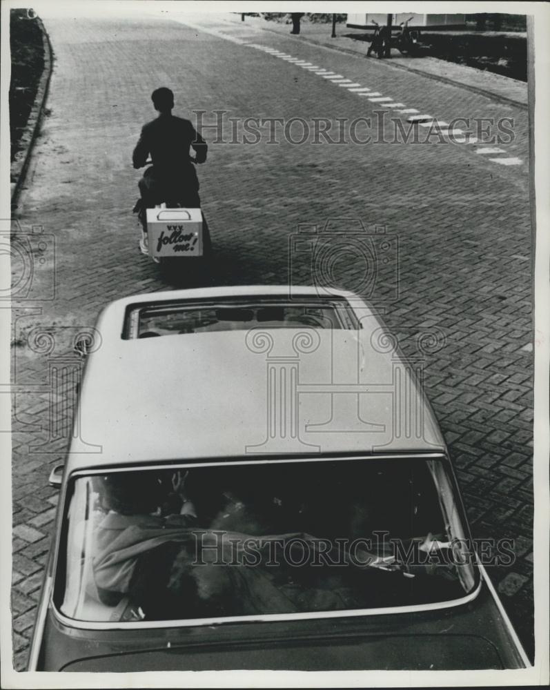 1961 Press Photo Follow Me Scooter Guiding Visitors To Amsterdam - Historic Images