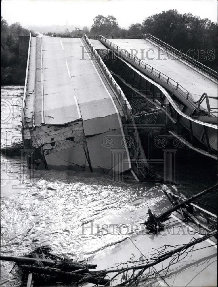 1959 Press Photo Cloud bursts and 30 hours of rain caused a catastrophy - Historic Images