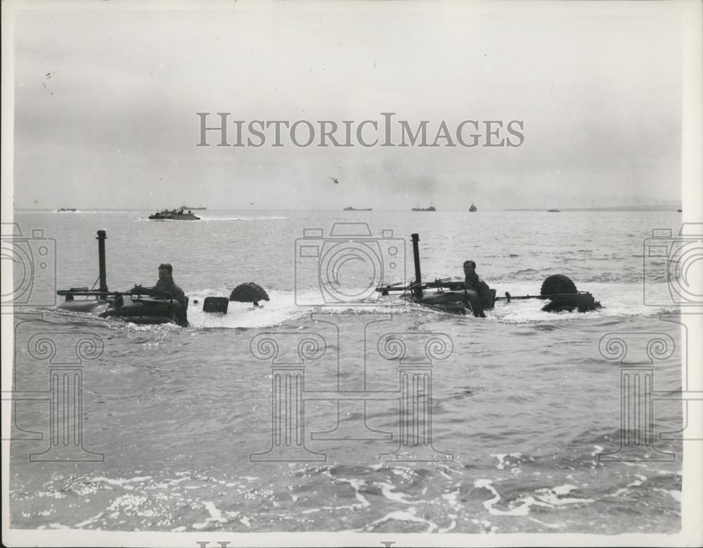 1956 Press Photo &#39;&#39;Runaground VII&quot;: Navy - Marine - Army and Air force - Historic Images