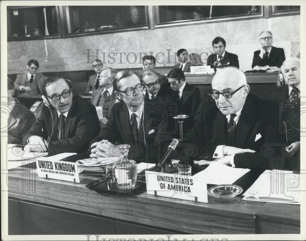 1982 Press Photo Committee Disarmament Meeting Eugene Rostow Issraelyan - Historic Images