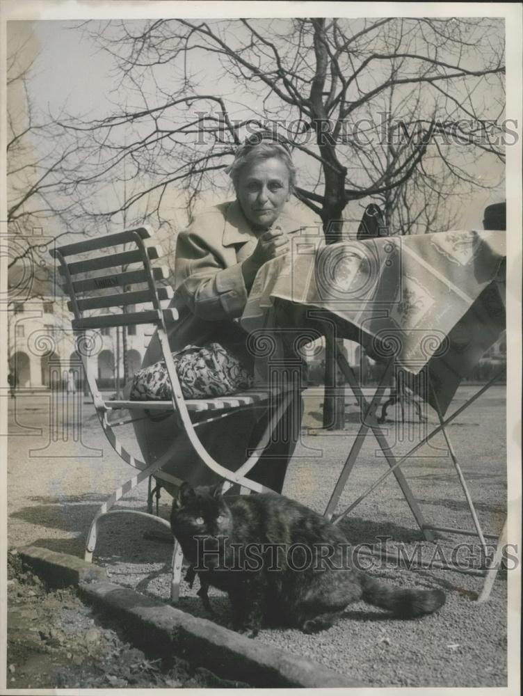 Press Photo Mischi, Mrs Kluxen, Munich Public Grounds - Historic Images
