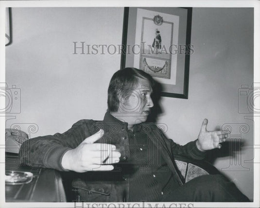 Press Photo Mike Nichols at the Drake Hotel - Historic Images