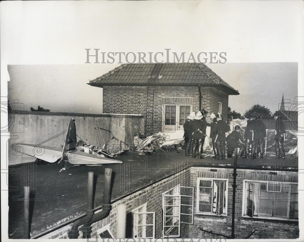 Press Photo Plane crashes on roof - Historic Images