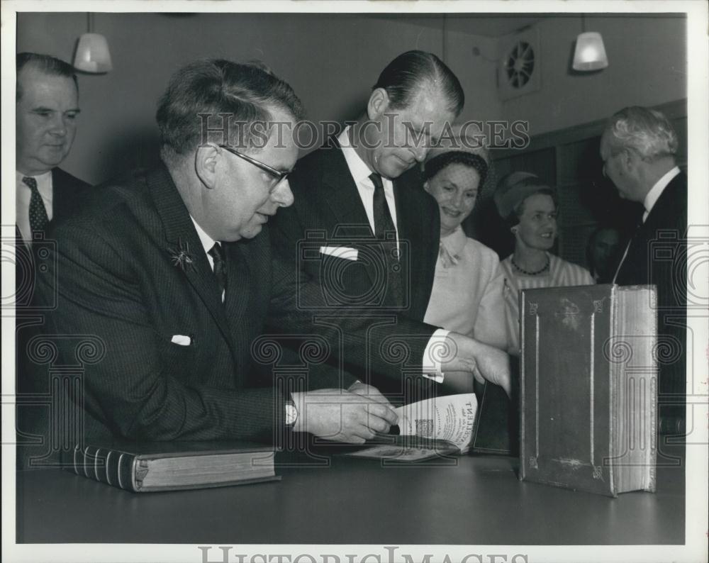 Press Photo Duke at Shakespeare Centre - Historic Images