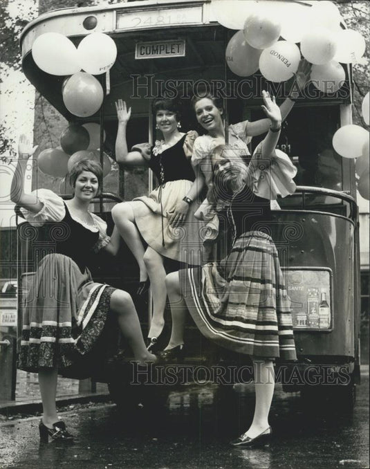 1970 Press Photo Karen Cornish Mitch Boyce Bridget Lyle French Peasant Costumes - Historic Images