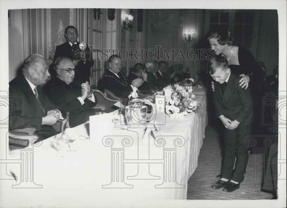 1959 Press Photo Richard Kubazewski Introduced To Duke Of Gloucester - Historic Images