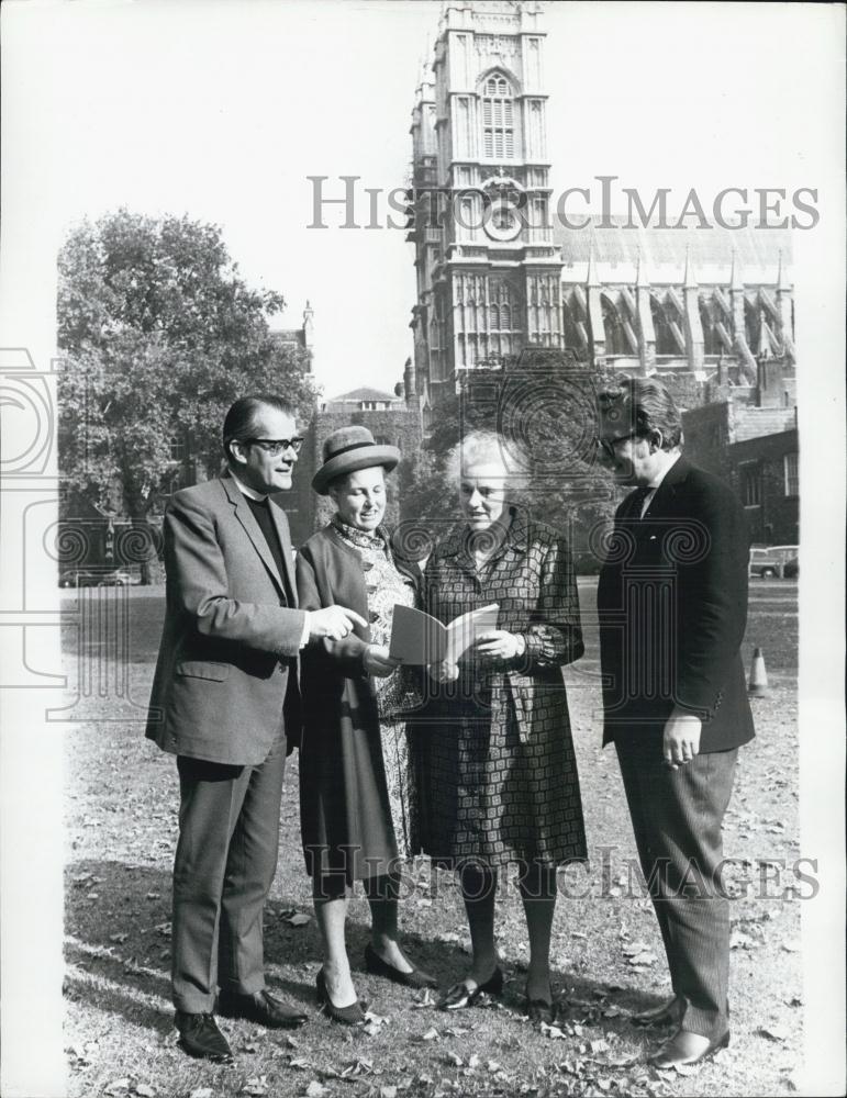 Press Photo Ordination of Women To Priesthood-Church of England&#39;s Advisory Counc - Historic Images