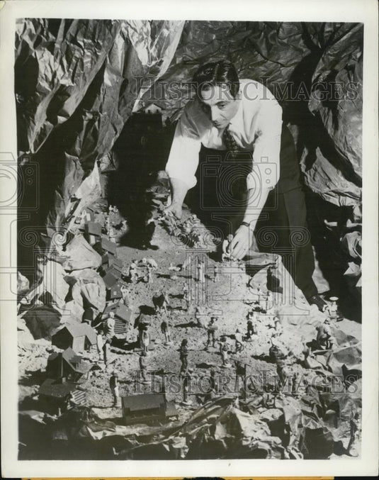 Press Photo Vince Didonato World War II Veteran Builds Panorama - Historic Images