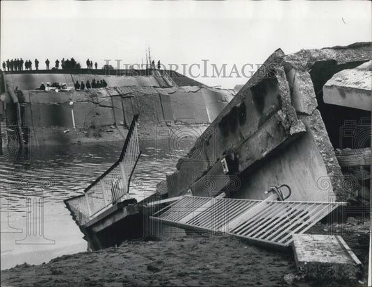 1966 Press Photo Two killed when Bridge Collapses - Historic Images