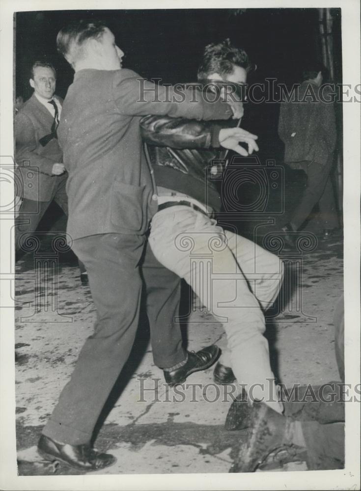 1958 Press Photo Late Night Riots In Paris - Historic Images