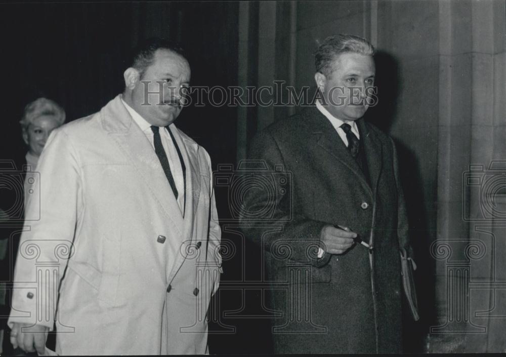 1960 Press Photo Barricades Trial ,M. Moreno, Left, And M. Trouja, - Historic Images