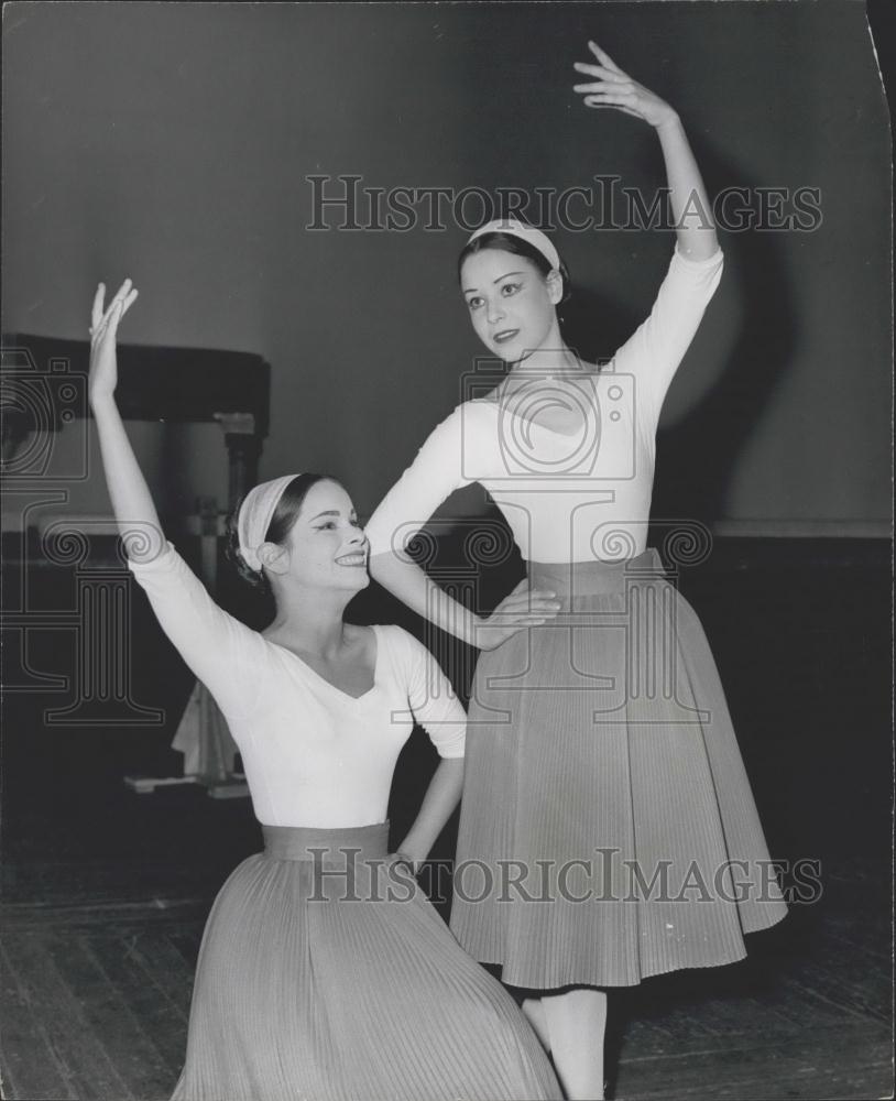 1963 Press Photo Geraldine Chaplin &amp; Margaret Steiner During Rehearsal - Historic Images