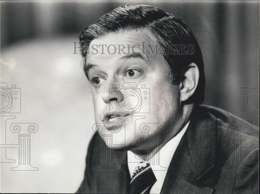 1975 Press Photo Frank Church On Investigation Into CIA&#39;s Assassination Plots - Historic Images