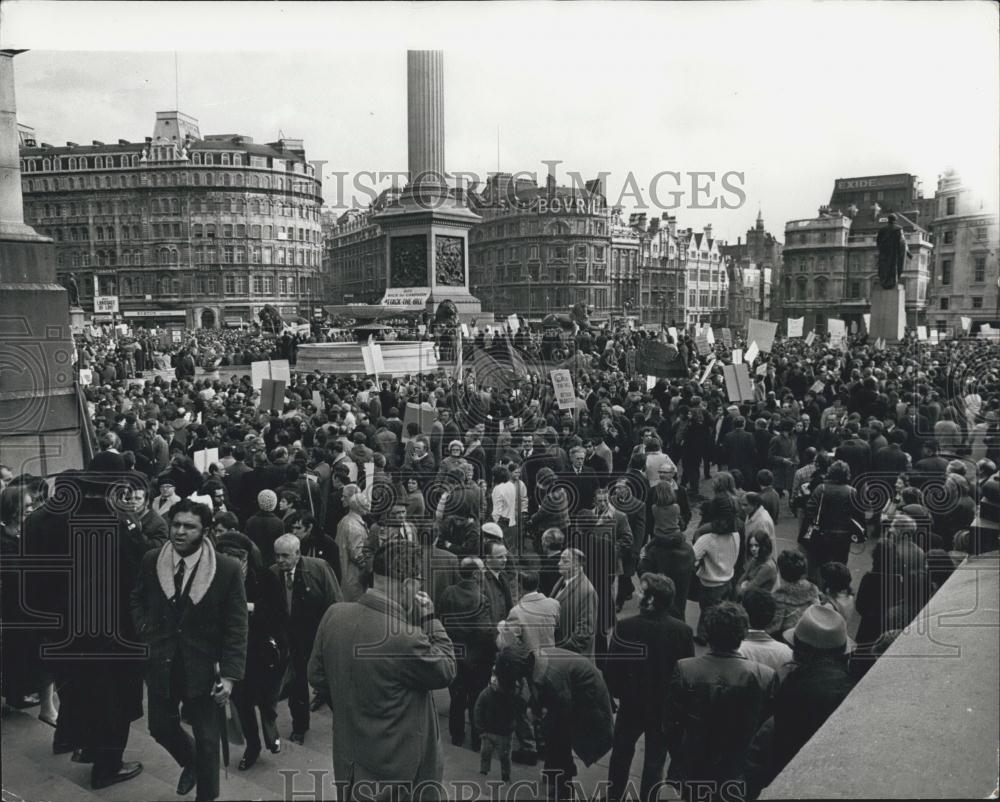 1971 Press Photo view of Trafalgar Square as it starts to fill with marchers - Historic Images