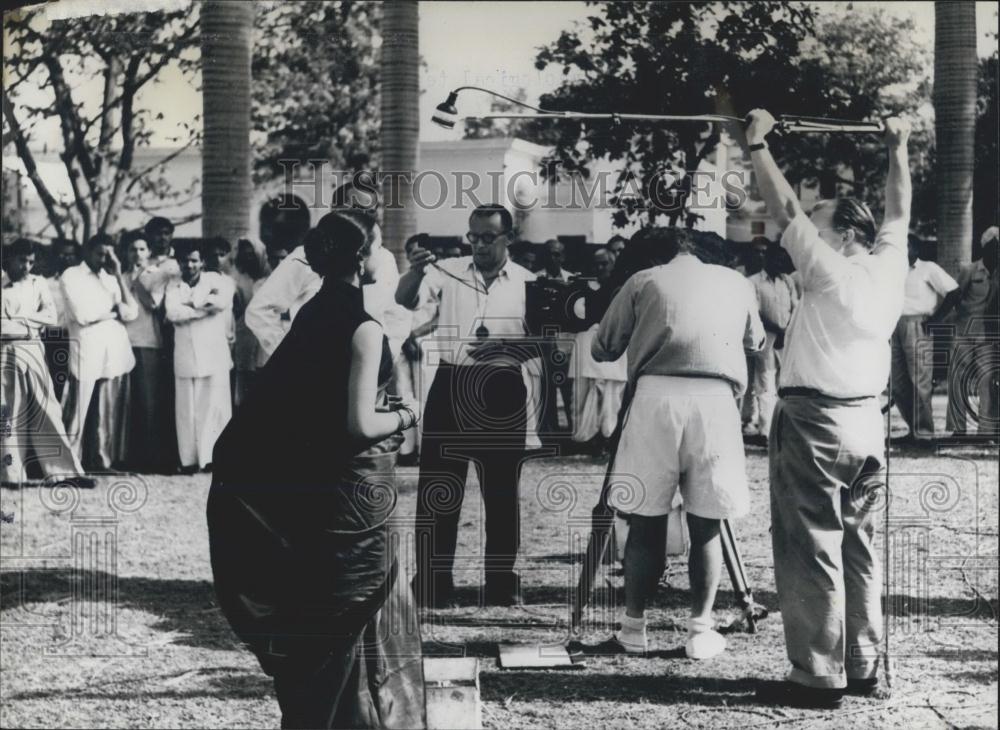 Press Photo Indian commentator, Miss Gupta in Delhi - Historic Images