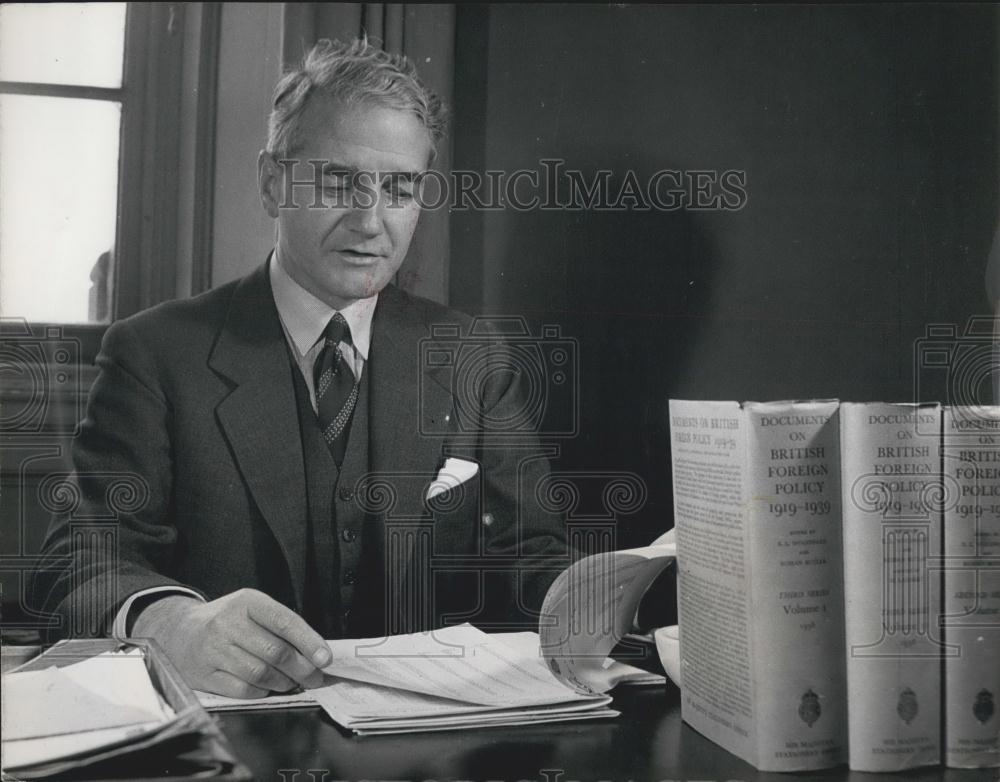 1956 Press Photo British Ambassador To Poland Sir Andrew Noble In Office - Historic Images