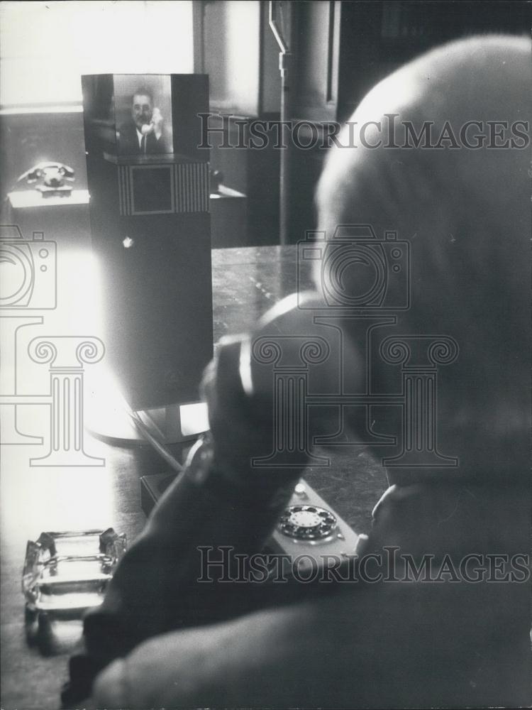 Press Photo Italian Minister of the post Signor Aldo Aniasi talking via video - Historic Images