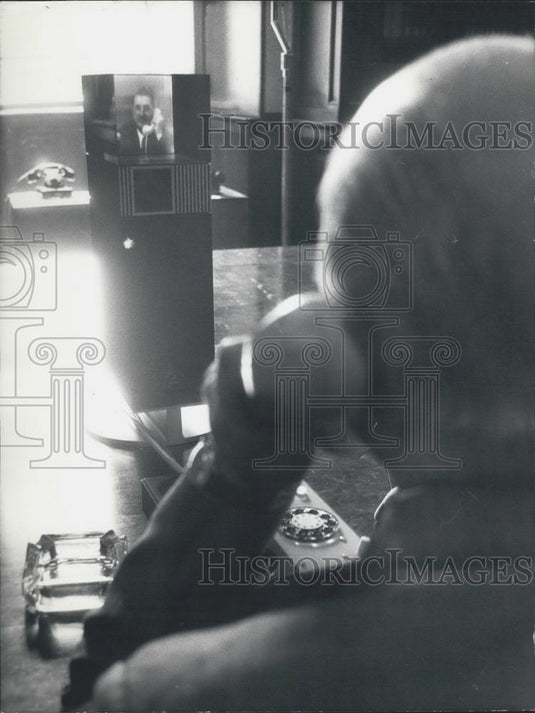 Press Photo Italian Minister of the post Signor Aldo Aniasi talking via video - Historic Images
