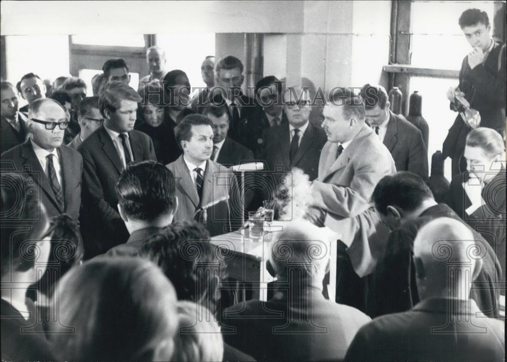 1962 Press Photo German Weekly "Der Spiegel" Still Sealed by the Police - Historic Images