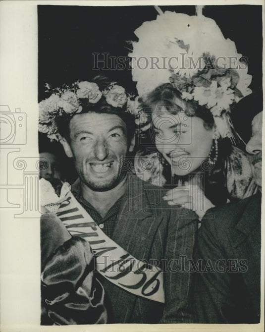 1956 Press Photo "Mister Ugly 1956" and jury member - Historic Images
