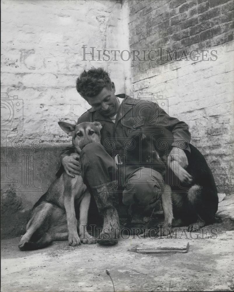 Press Photo Master and Seeing Eye Dogs - Historic Images