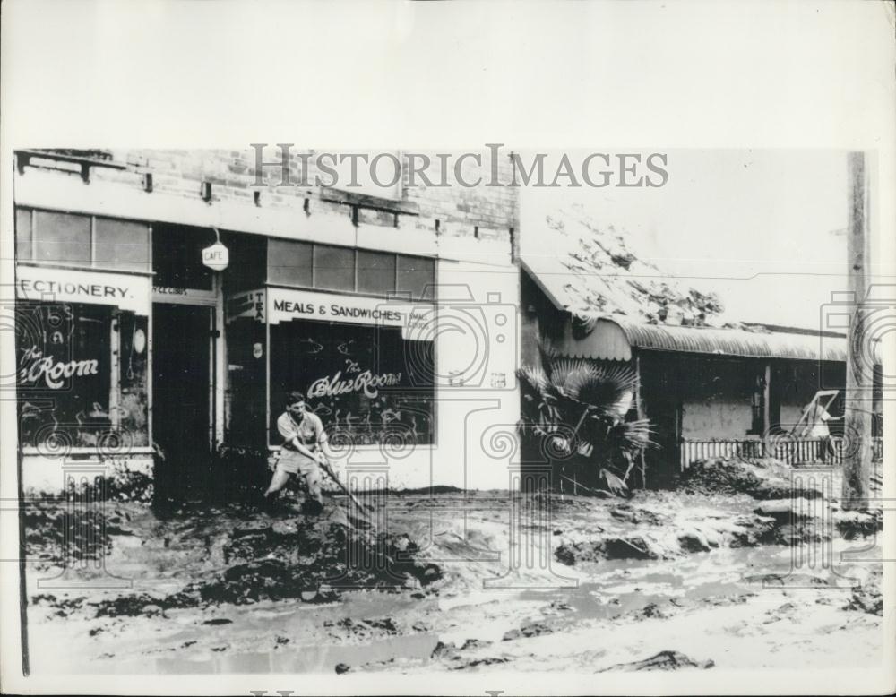 1955 Press Photo Shop Flooded, Singleton New South Wales - Historic Images