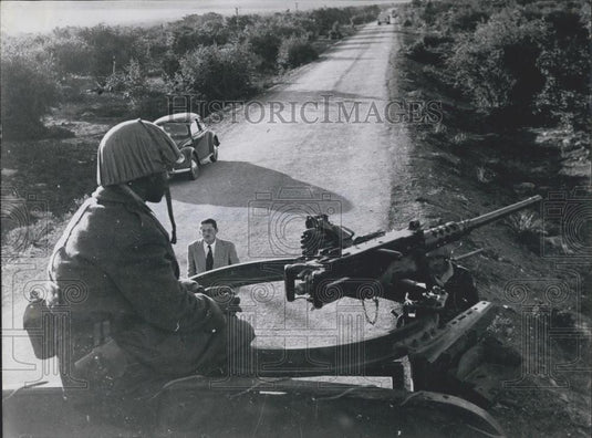 1955 Press Photo Solider With Machine Gun Searches For Escapees, Mogador Prison - Historic Images