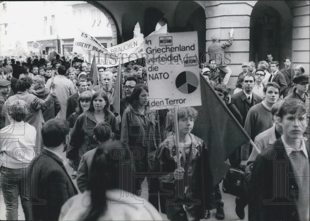 Press Photo Anti-emergency-law march on Bonn - Historic Images