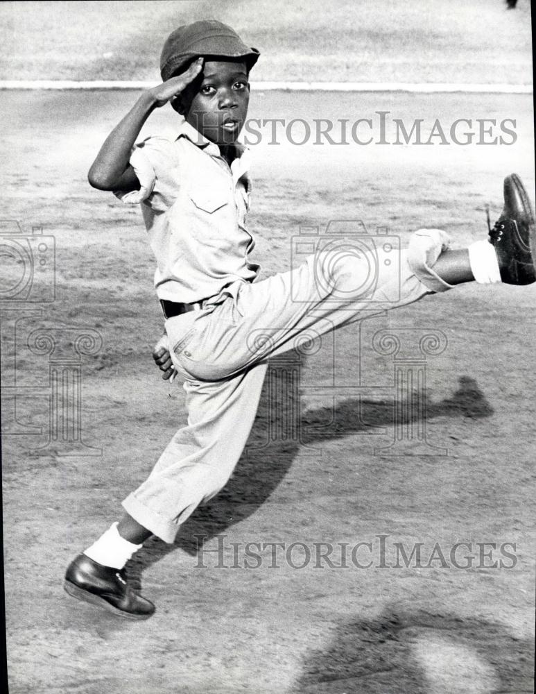 Press Photo 10 Yr Old Goose Steps In Tanzania-Traditional - Historic Images