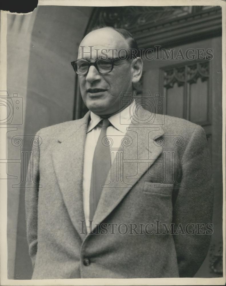1954 Press Photo Criminal Commissar Kuhn of Cologne At Inquest Lady Mary Menzies - Historic Images