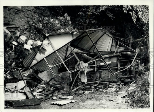 1958 Press Photo Car and Garage washed away in the sheffield floods - Historic Images