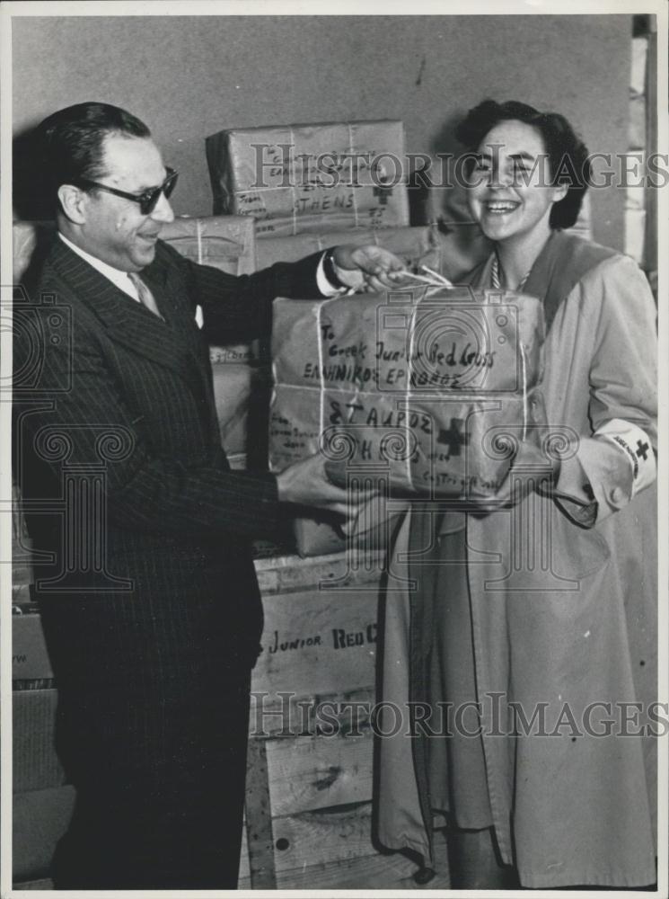 Press Photo German Redcross (Junior) Sends Aid Packages to Greece - Historic Images