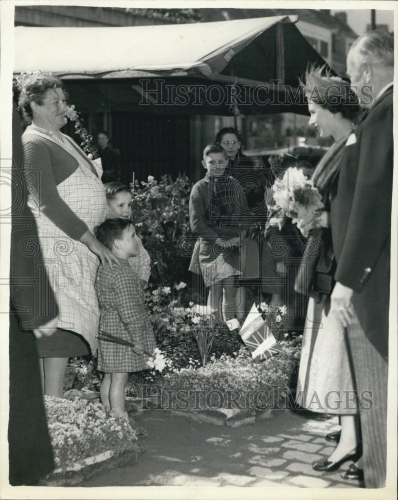 1957 Press Photo The Queen and Duke in Lille - Historic Images