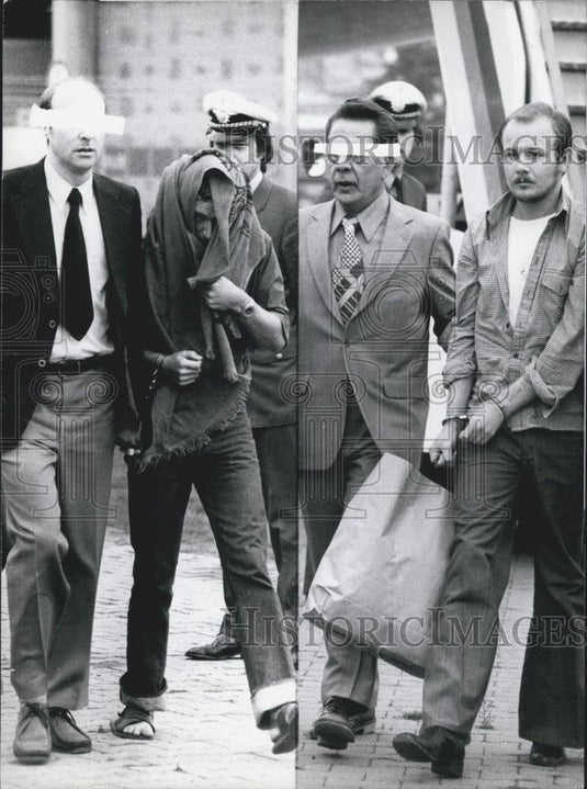 1974 Press Photo Robbers Linden & Lucheier Escorted to Court in Germany - Historic Images