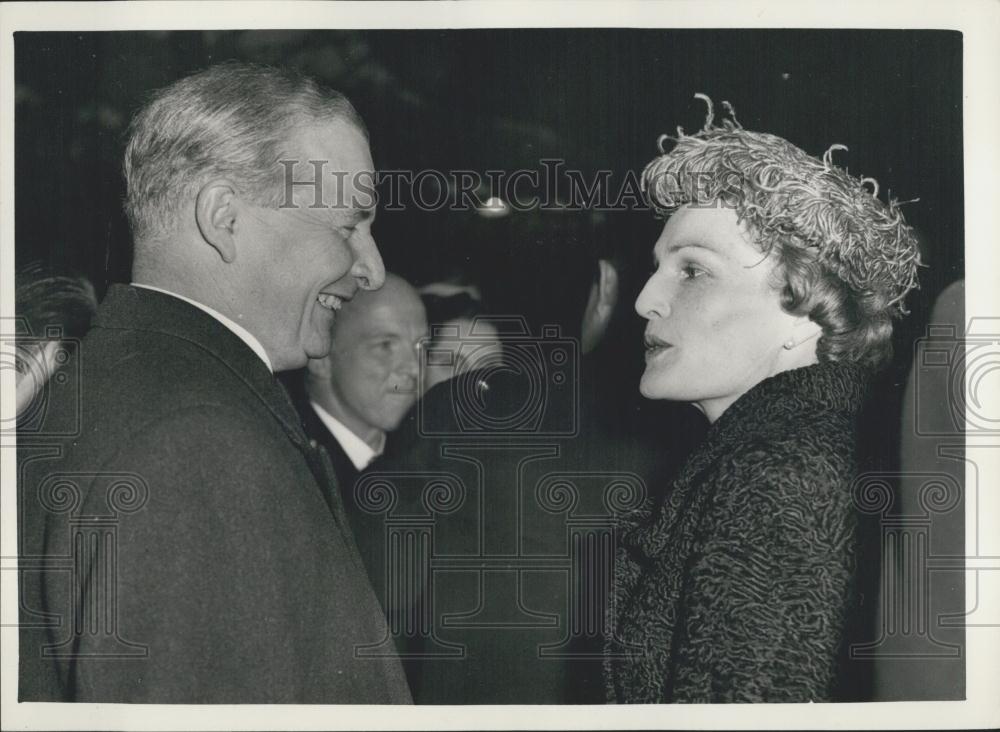 1958 Press Photo Mrs. Richard Nixon With Foreign Secretary M. Selwyn Lloyd - Historic Images