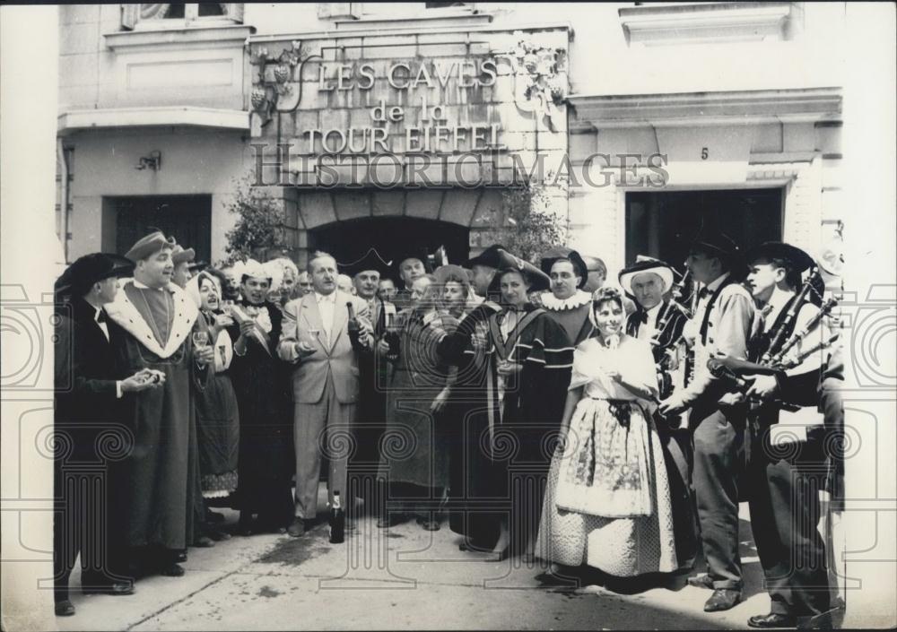1959 Press Photo Opening of the French Wine Day In Old Regala - Historic Images
