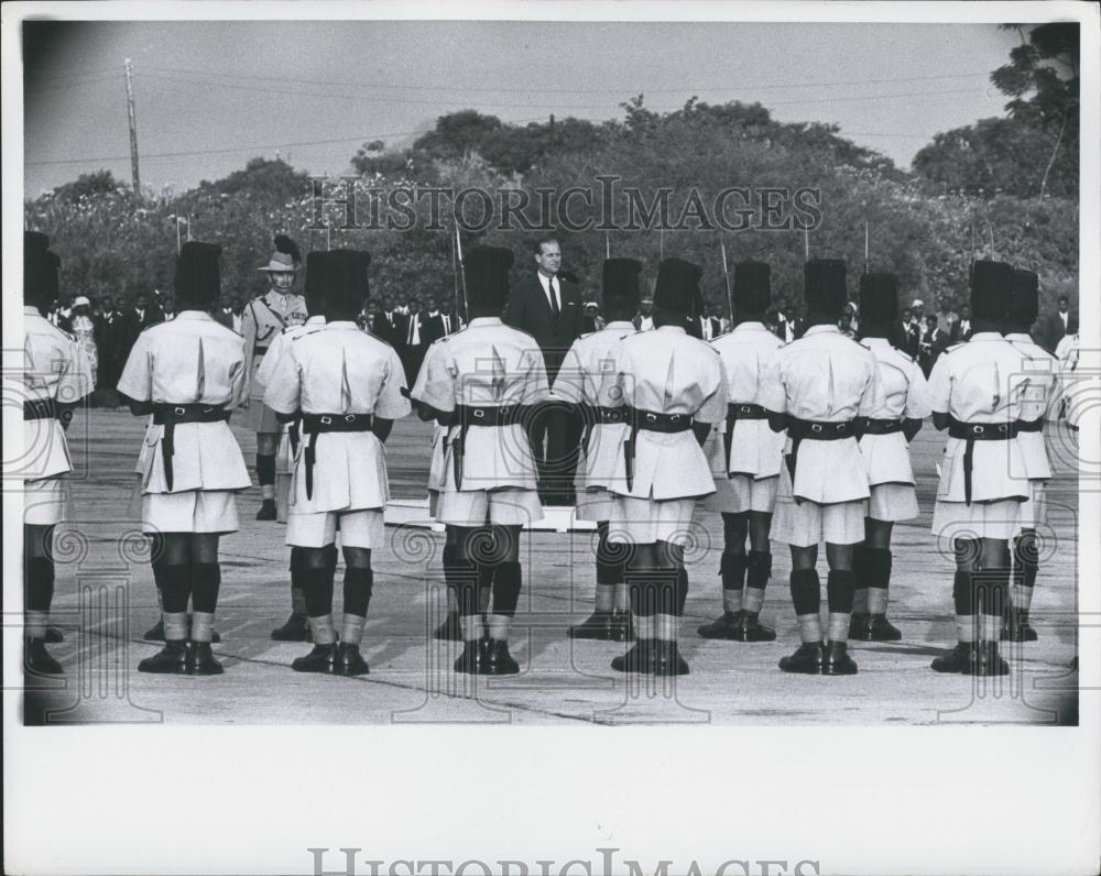 Press Photo Malawi Independence,Malawi rifles reviewed by Prince Philip - Historic Images