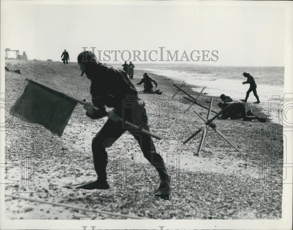 1953 Press Photo Three services &#39;&#39;invasion&#39;&#39; demonstration - Historic Images