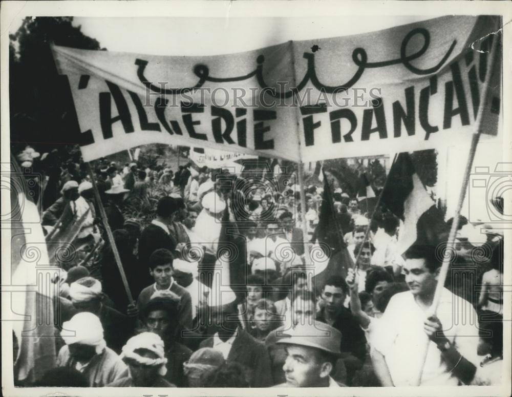 1958 Press Photo Demonstrations in the streets of Algiers - Historic Images