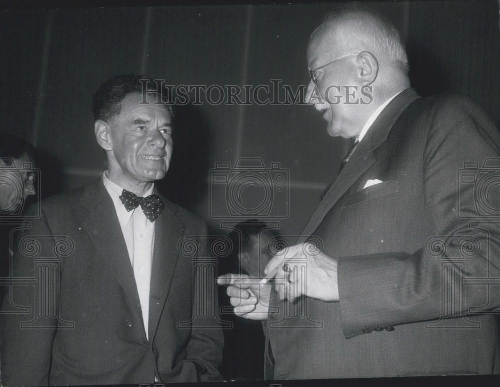 Press Photo Prof. Fritz Lipmann &amp; Prof. Dr. H. Staudinger - Historic Images