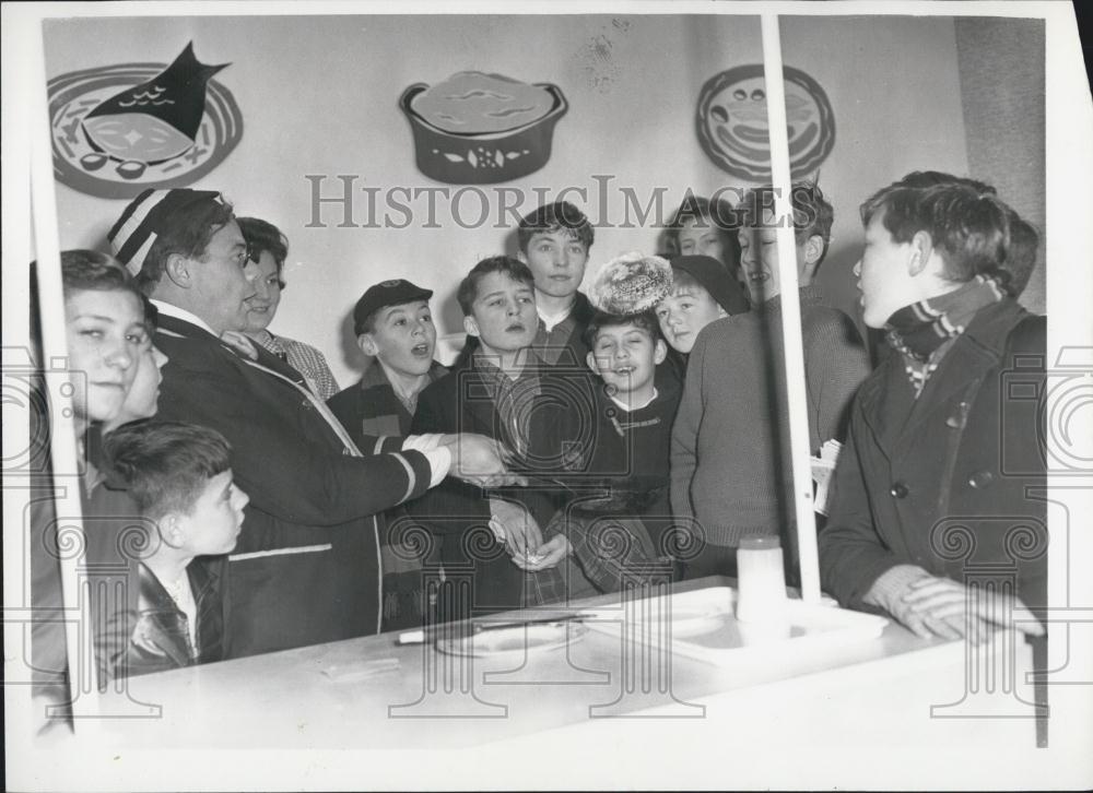 1962 Press Photo Schoolboys Own Exhibition, Olympia, London - Historic Images