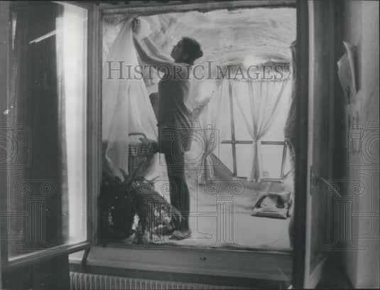 Press Photo Igloo Structure Inside House Geneva Marcel Lachat - Historic Images