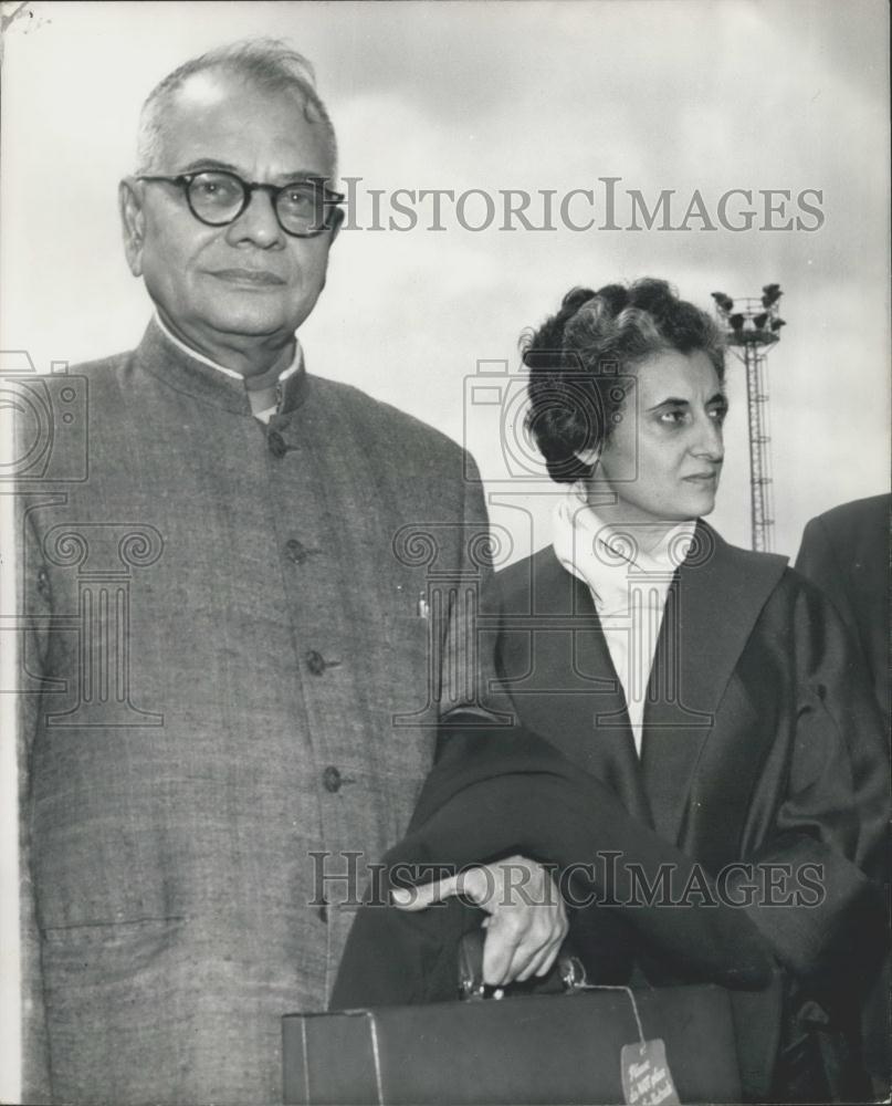 1964 Press Photo Mrs. Indira Gandhi/India/Finance Minister Mr. T. Krishnamachari - Historic Images