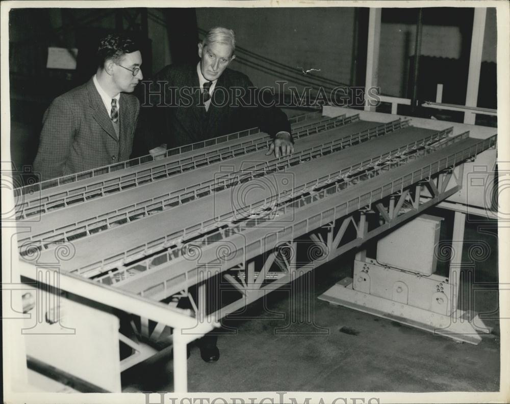 1953 Press Photo Giant Bridge over the severn.: The biggest bridge in Europe - Historic Images